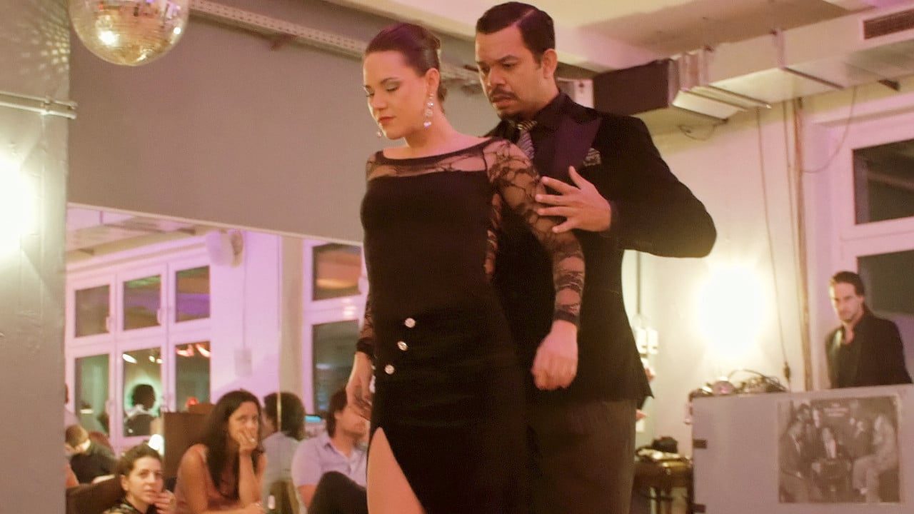 Mirella and Carlos Santos David – Mientras vuelva el amor preview picture