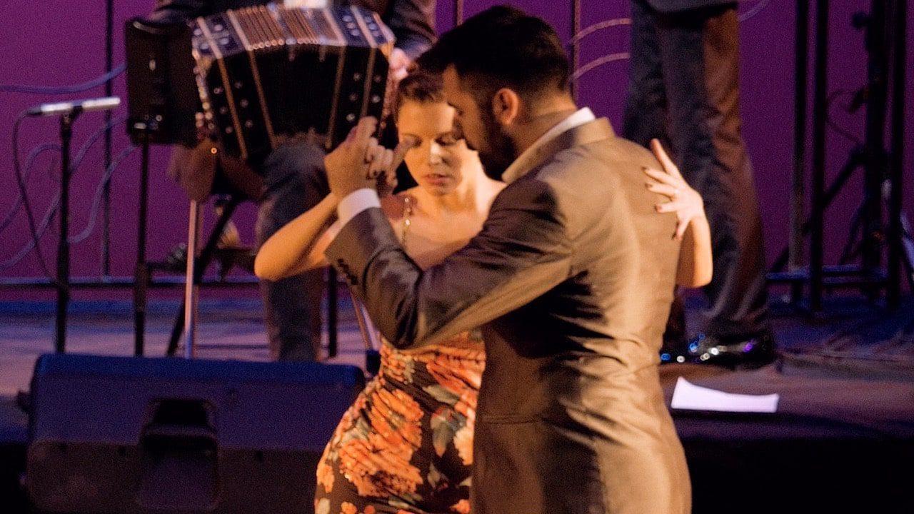 Natacha Lockwood and Andres Molina – La trampera by Solo Tango