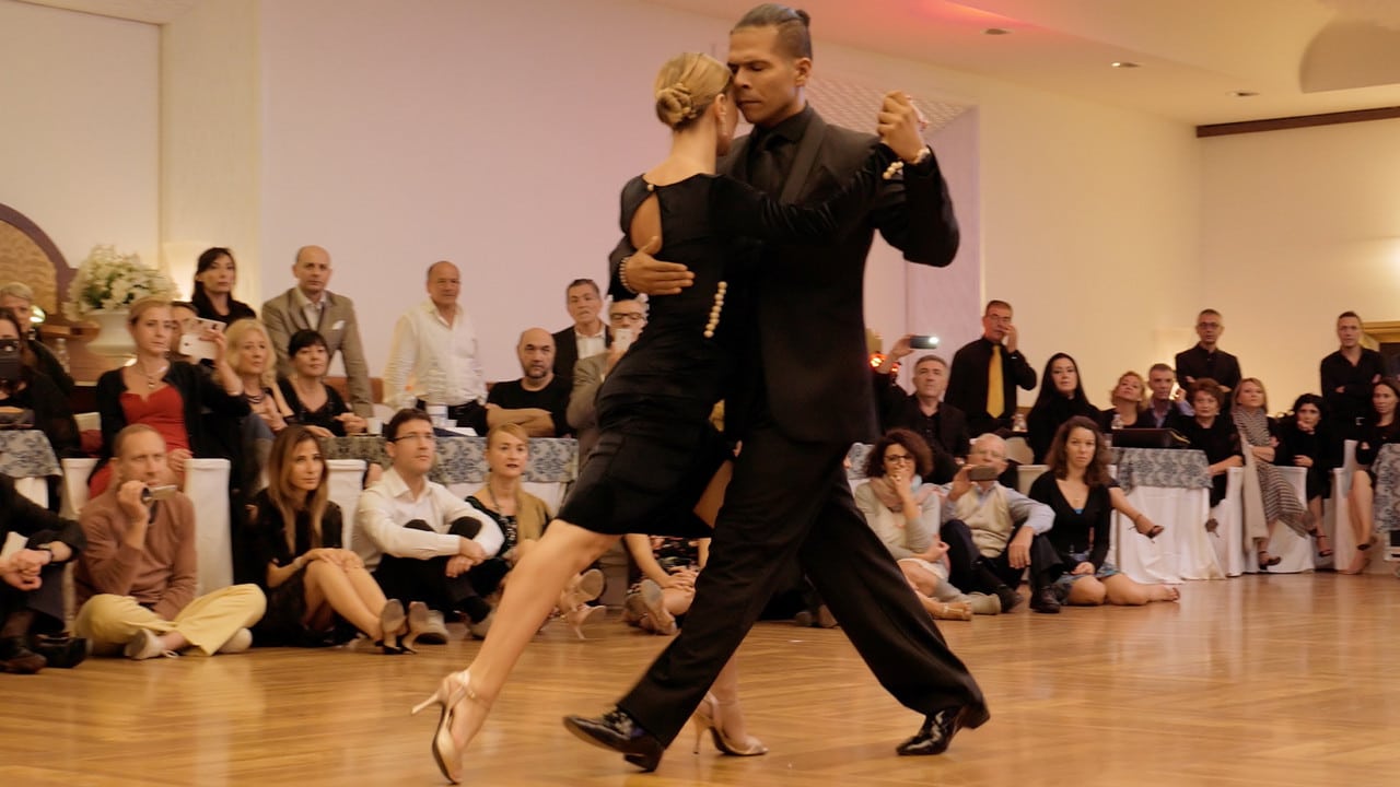 Video Preview Image of Sebastian Arce and Mariana Montes – Gallo ciego by Tango en vivo