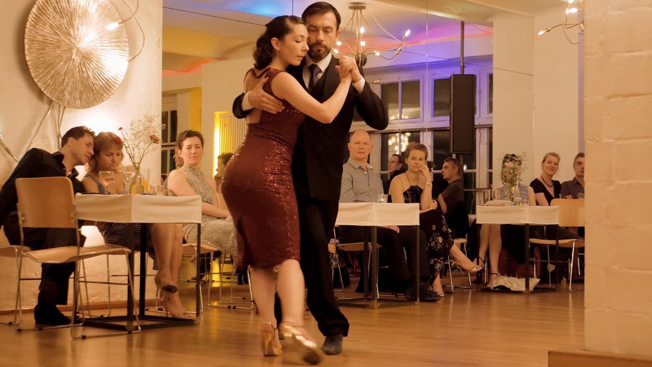 Video Preview Image of Ines Muzzopappa and Alejandro Hermida – Esa noche