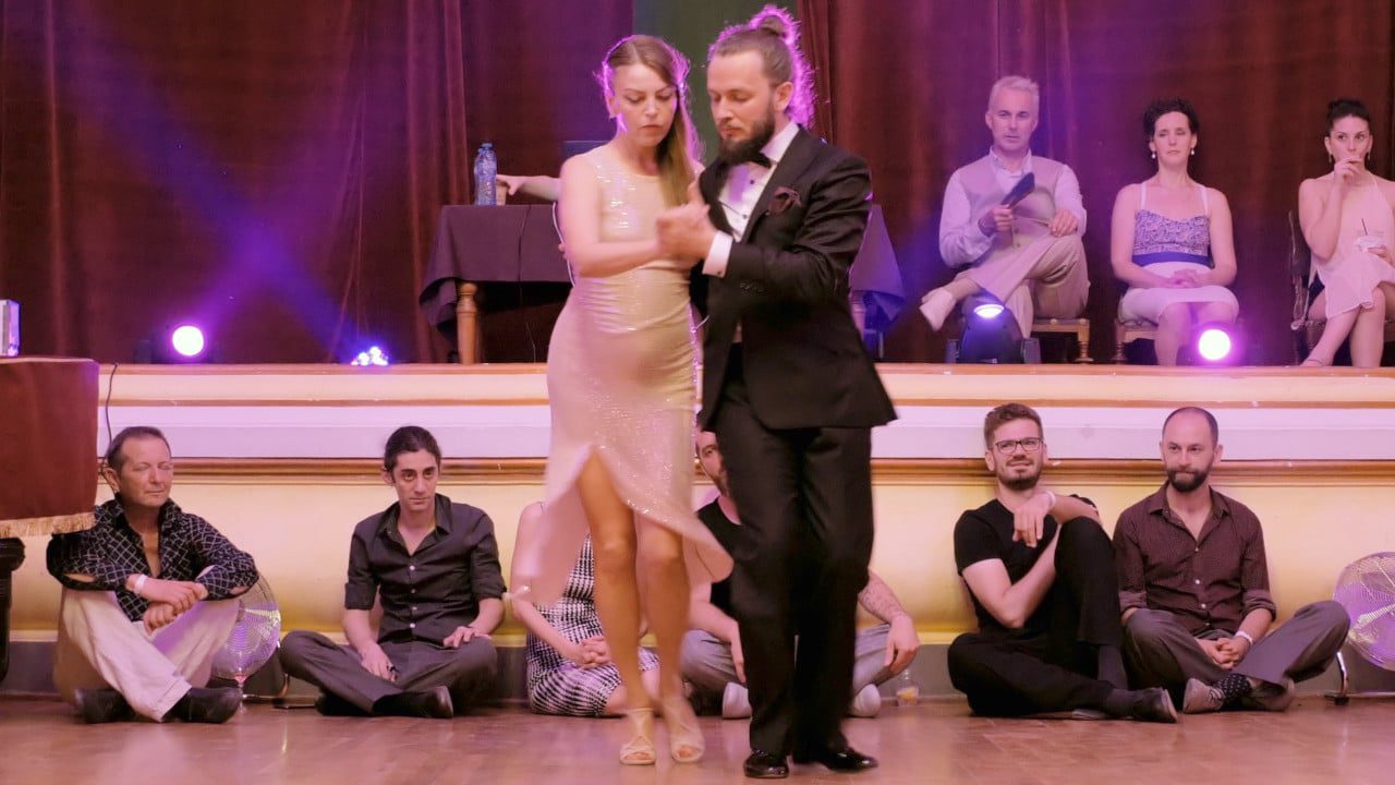 Video Preview Image of Ioana Lascu and Horia Călin Pop – Con tus besos
