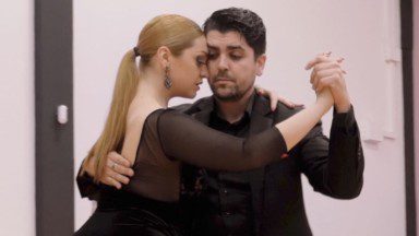 Ariadna Naveira and Fernando Sanchez – Qué vas buscando muñeca
